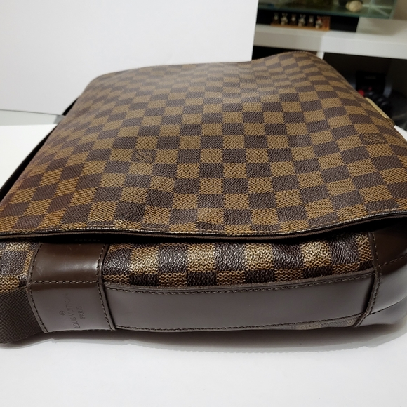 Louis Vuitton - Picture 11 of 16